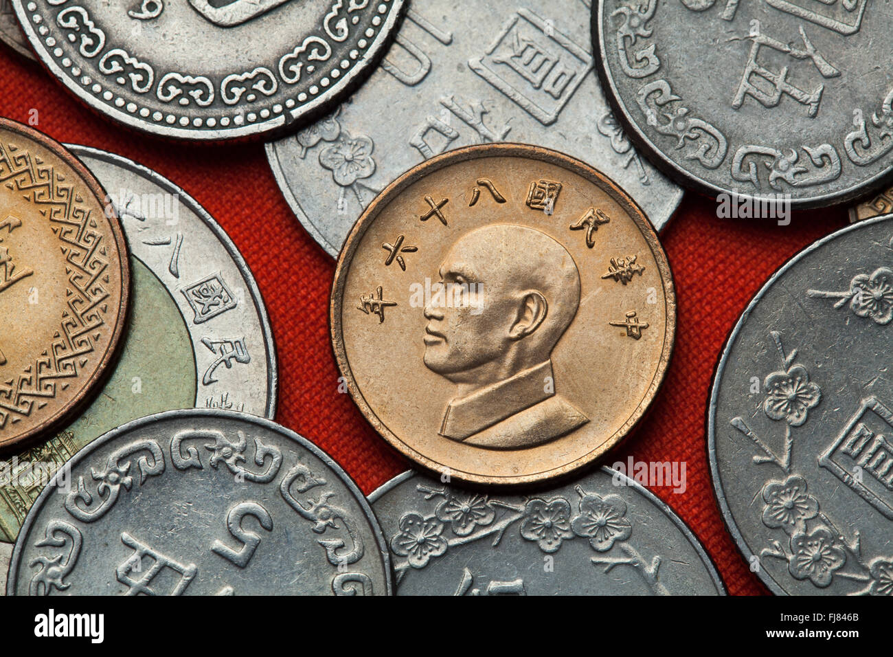 Münzen von Taiwan. Taiwan-Präsident Chiang Kai-Shek in der Taiwan-Dollar-Münze abgebildet. Stockfoto