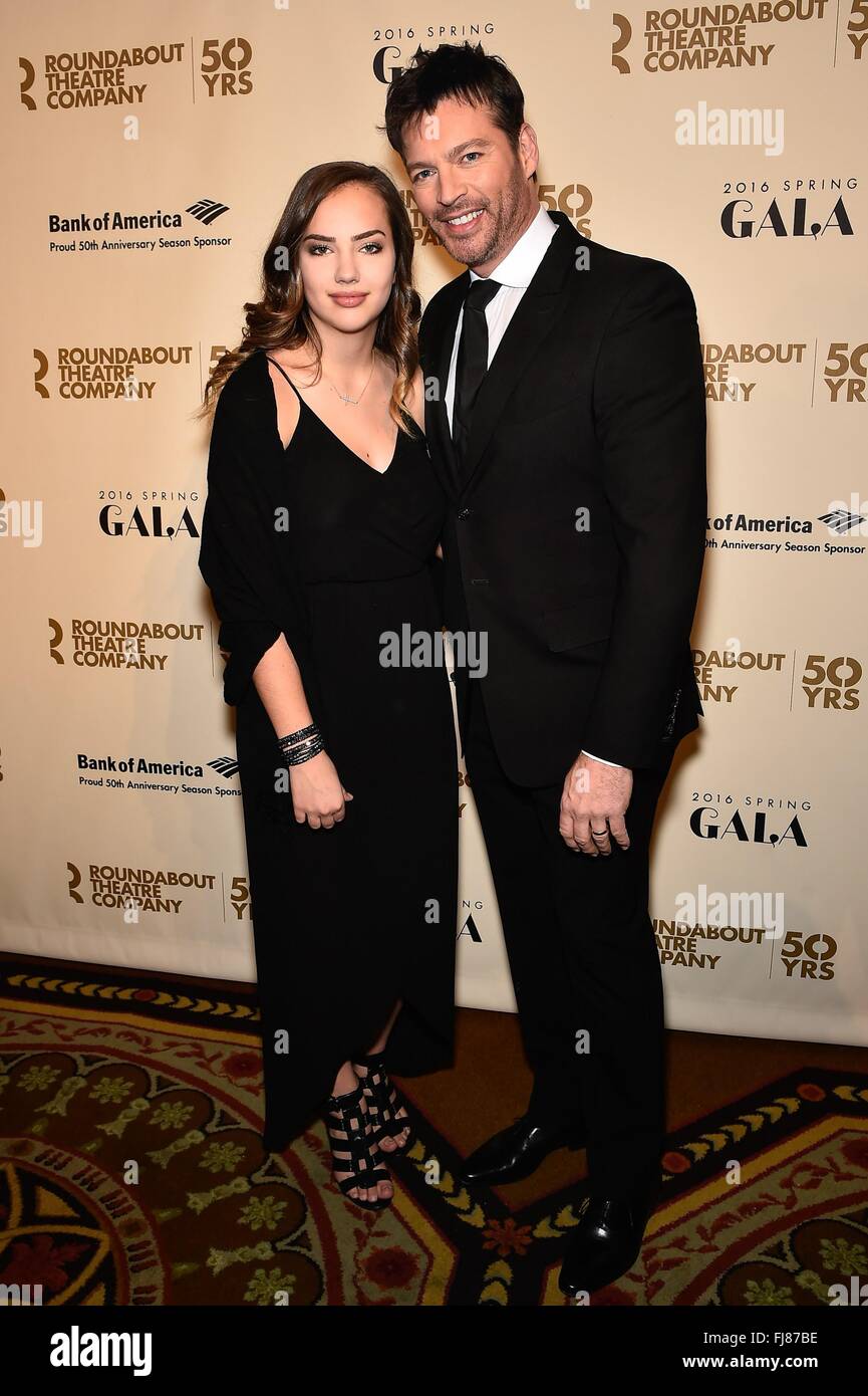 New York, NY, USA. 29. Februar 2016. Charlotte Connick, Harry Connick Jr. im Ankunftsbereich für Kreisverkehr Theatre Company 2016 Spring Gala feiern 50. Jubiläum, Waldorf-Astoria, New York, NY 29. Februar 2016. Bildnachweis: Steven Ferdman/Everett Collection/Alamy Live-Nachrichten Stockfoto