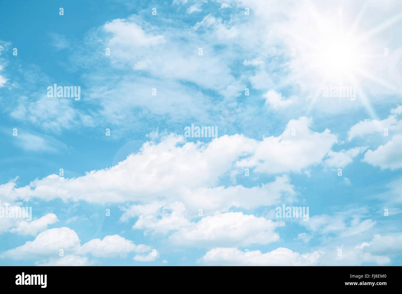 Blauer Himmel mit Cloud. Stockfoto