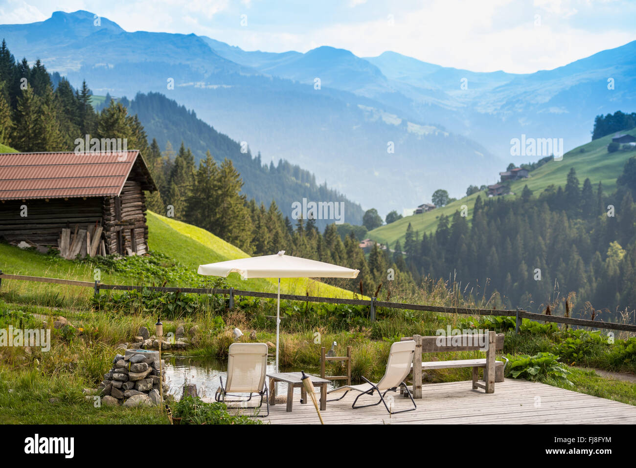 Idyllischer Ort zum entspannen und genießen die Schönheit der Natur.  Sommer In den Bergen der Alpen, In der Schweiz. Stockfoto