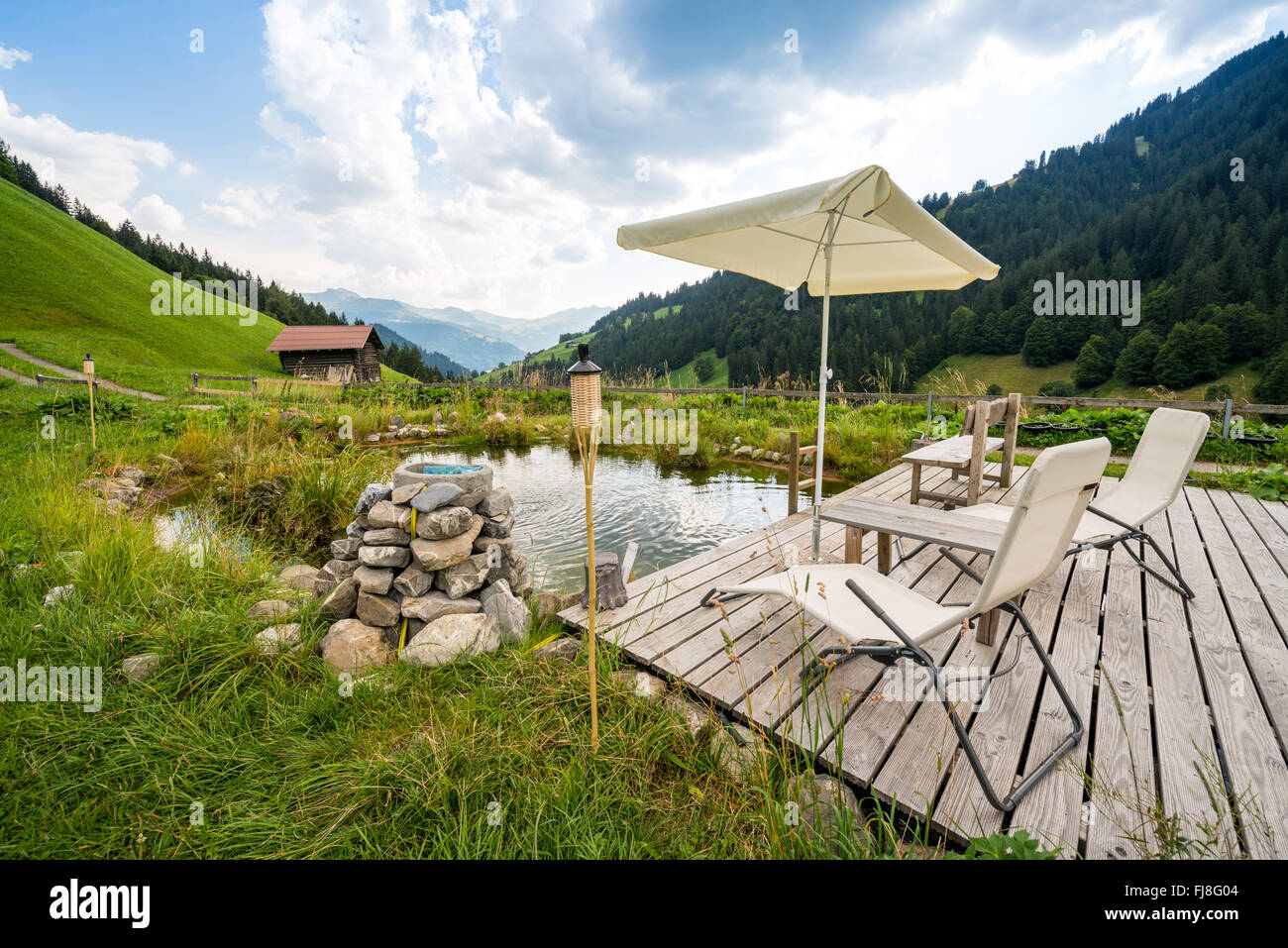 Idyllischer Ort zum entspannen und genießen die Schönheit der Natur.  Sommer In den Bergen der Alpen, In der Schweiz. Stockfoto