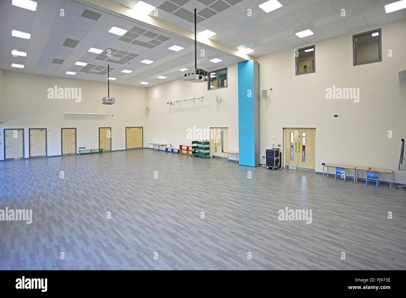 Eine multifunktionale Aula in einer neu erbauten, britische Grundschule Stockfoto