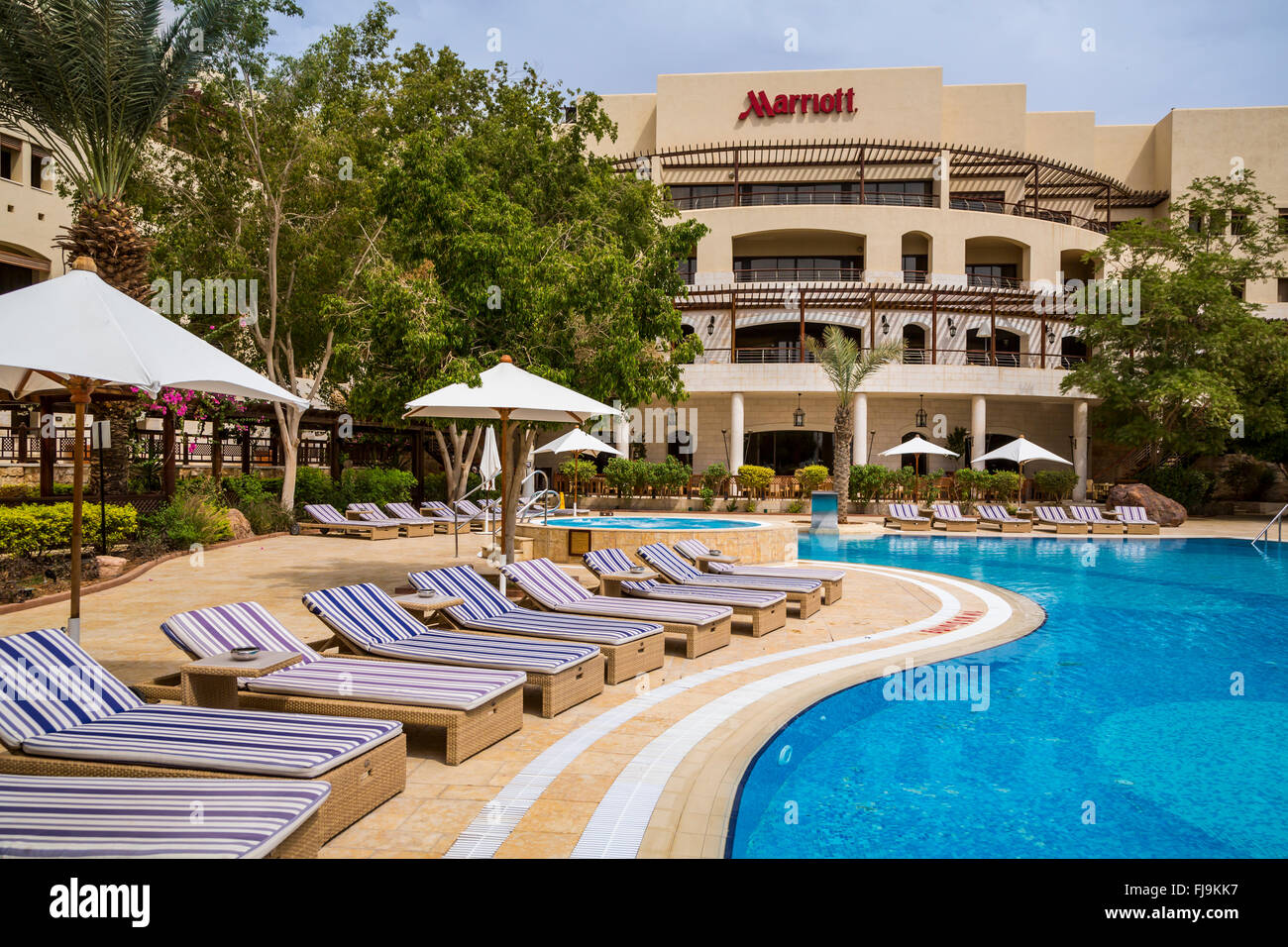 Der Poolbereich des Marriott Hotels am Toten Meer, Haschemitischen Königreich Jordanien Nahost. Stockfoto