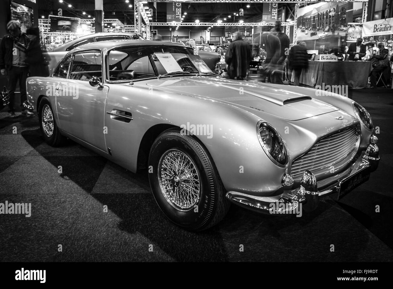Gran Turismo-Coupé Aston Martin DB5, 1964. Schwarz und weiß. Stockfoto