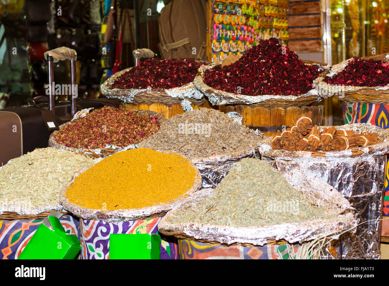 SHARM EL SHEIKH, Ägypten - 22. Februar 2014: Bunte nahtlose Textur mit Lebensmittel Gewürze und Kräuter, spice Market, Sharm El Sheikh Stockfoto