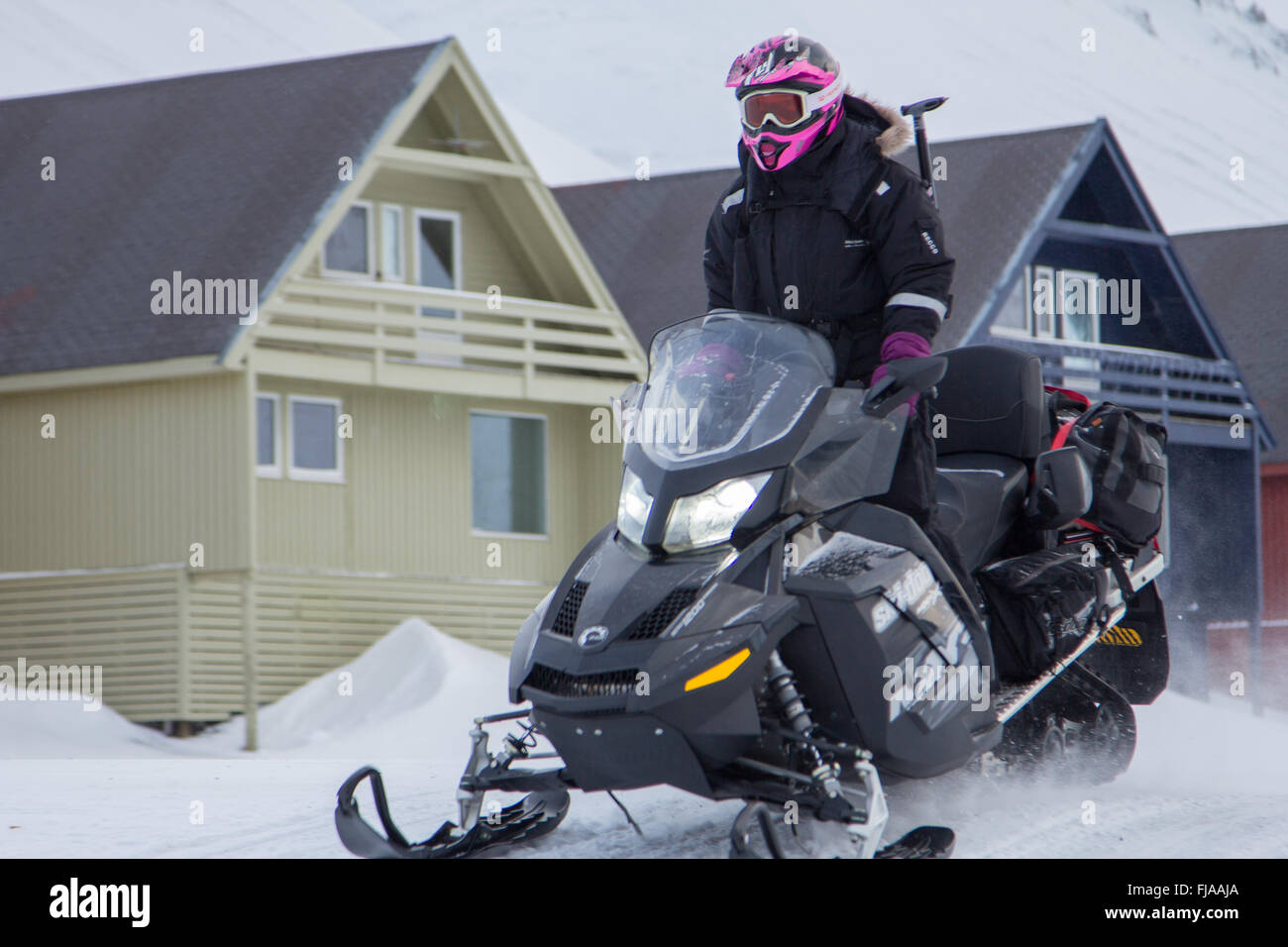 Motorschlitten ist das beste Verkehrsmittel in Longyearbyen, Spitzbergen (Svalbard). Norwegen Stockfoto