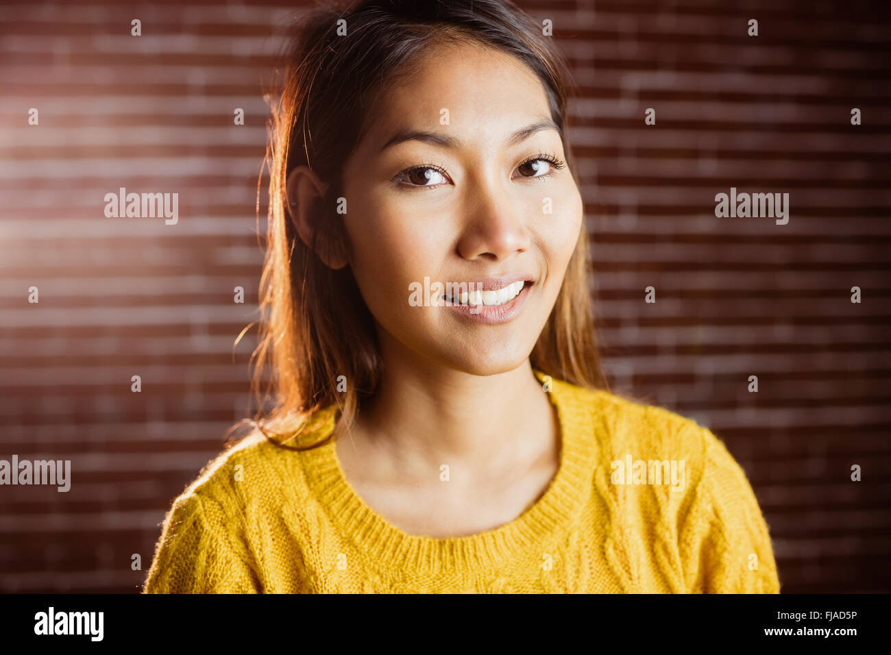 Süße asiatische Frau lächelnd Stockfoto