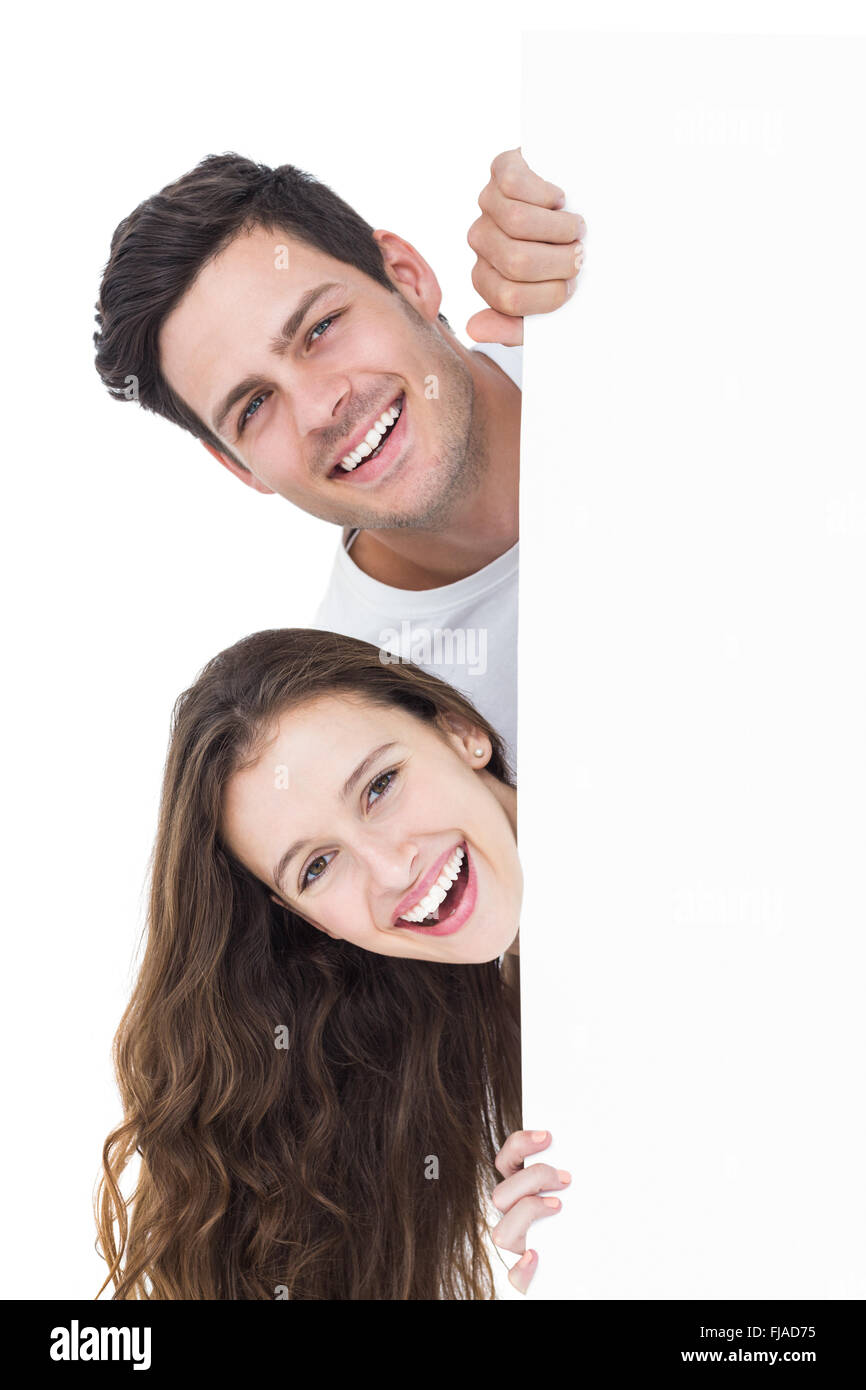 Brautpaar mit Blick auf ein Plakat Stockfoto