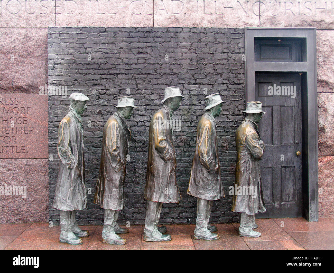 Darstellung einer Szenenverlaufs aus der großen Depression, fünf Männer stehen in einem Existenzminimum deuten. Stockfoto