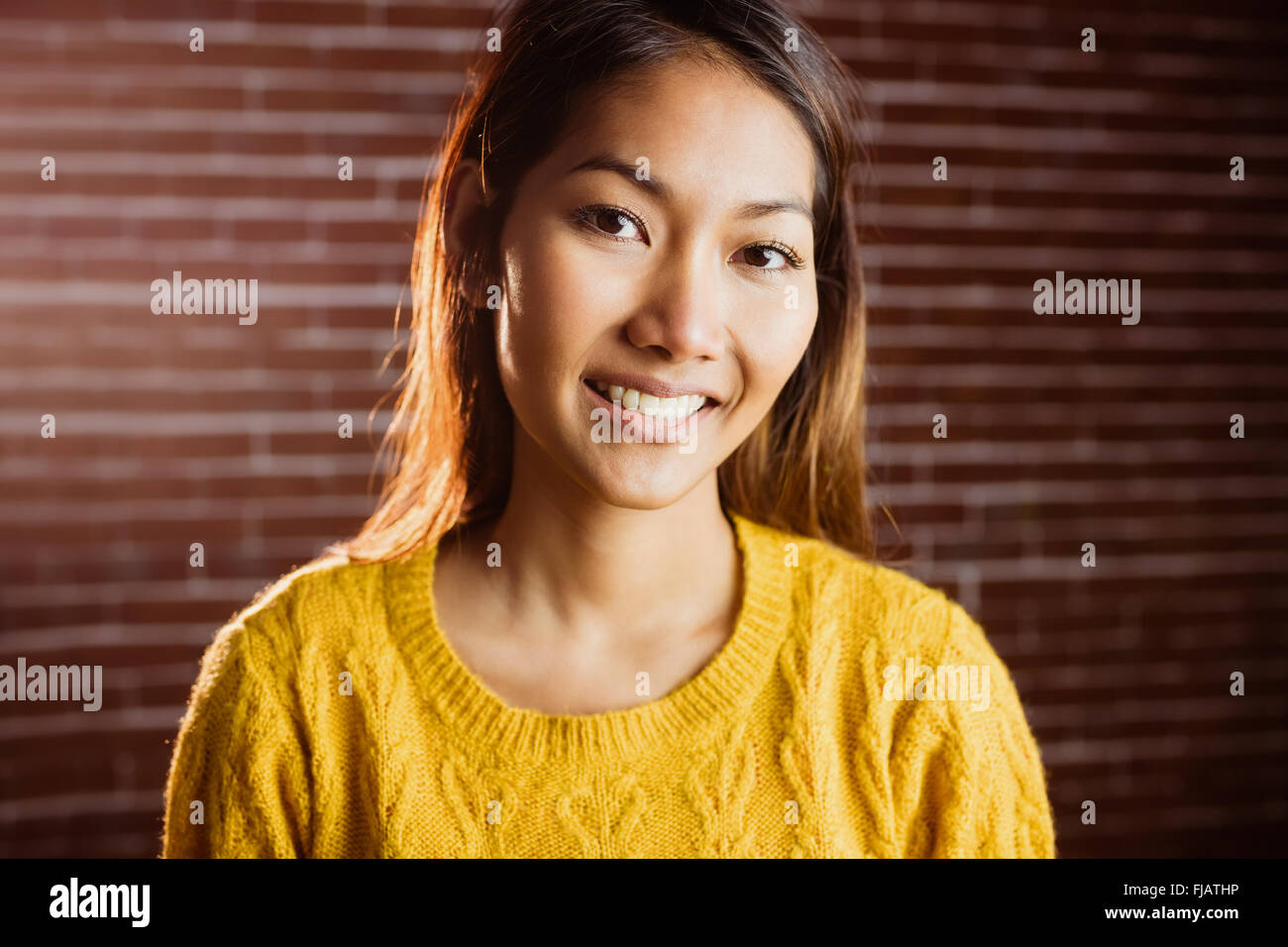 Süße asiatische Frau lächelnd Stockfoto
