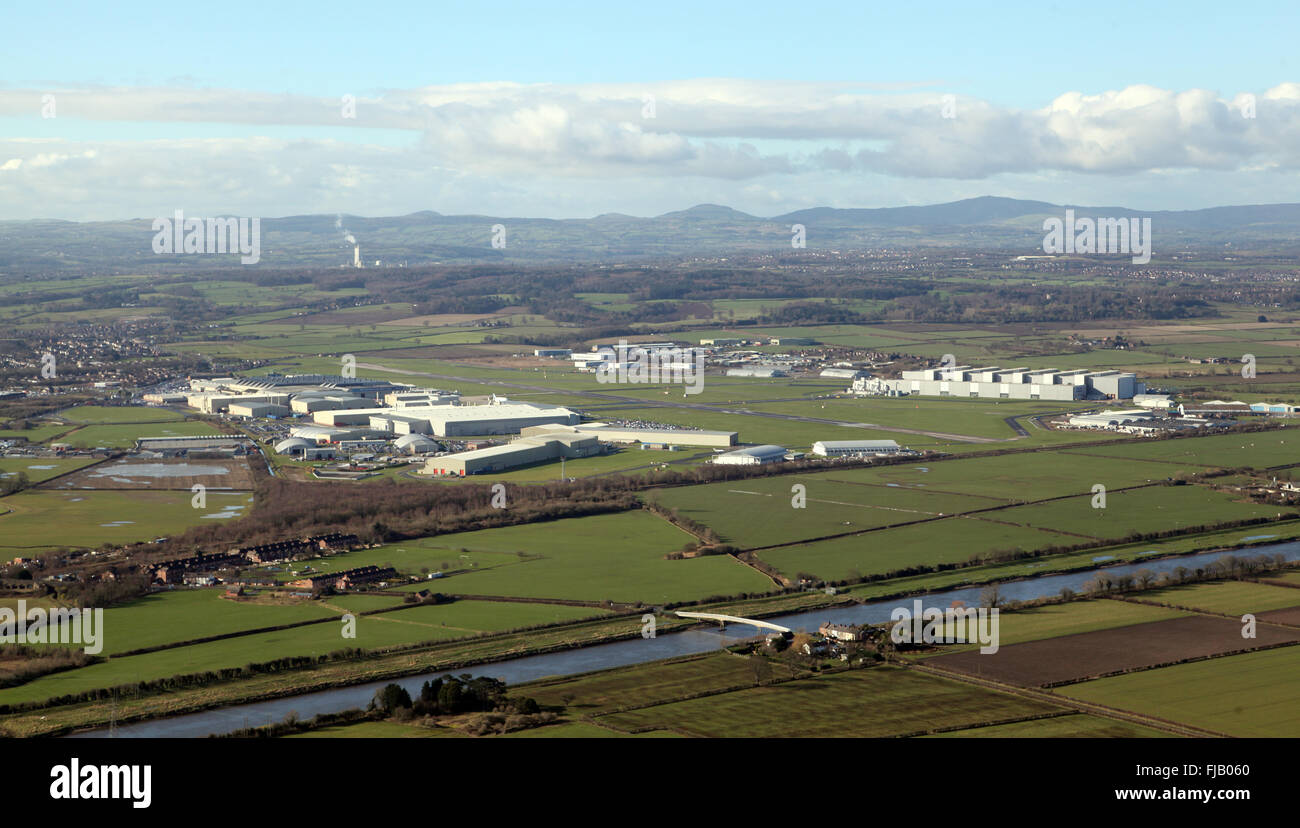 Luftaufnahme des Hawarden Flughafen, Heimat von British Aerospace Airbus Produktion, in der Nähe von Chester, Cheshire, UK Stockfoto