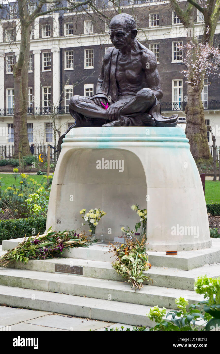 Gandhi-Statue auf dem Tavistock Square, Bloomsbury, London. Von Fredda Brilliant. Stockfoto