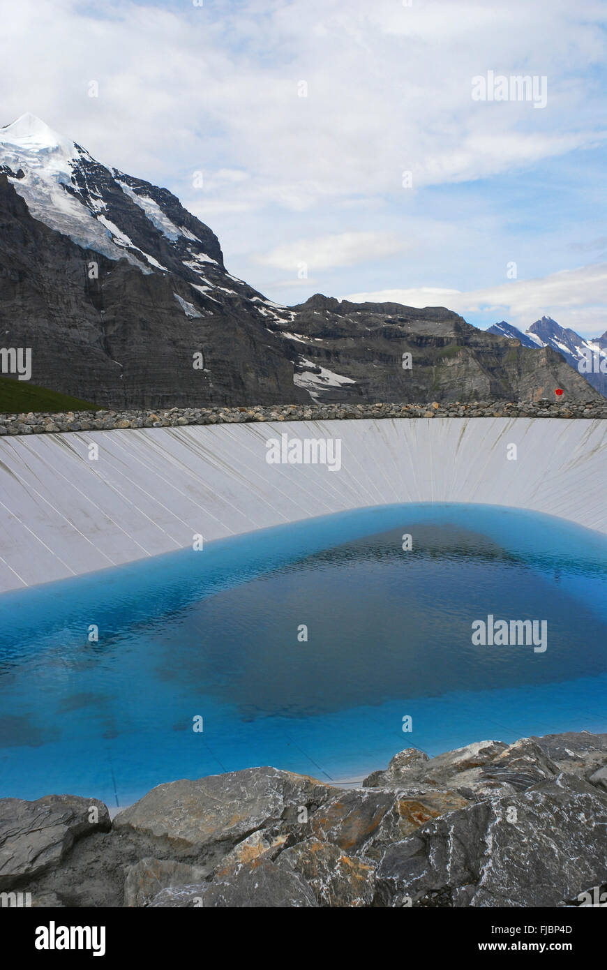 Künstliches Wasserreservoir (Fallbodensee) in der Jungfrau Region, Oberland Berner, Schweiz Stockfoto