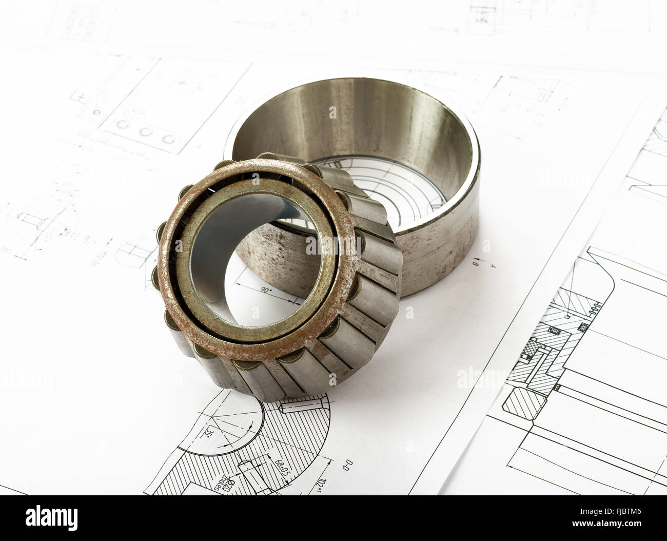 Rollenlager auf Blaupausen Stockfoto