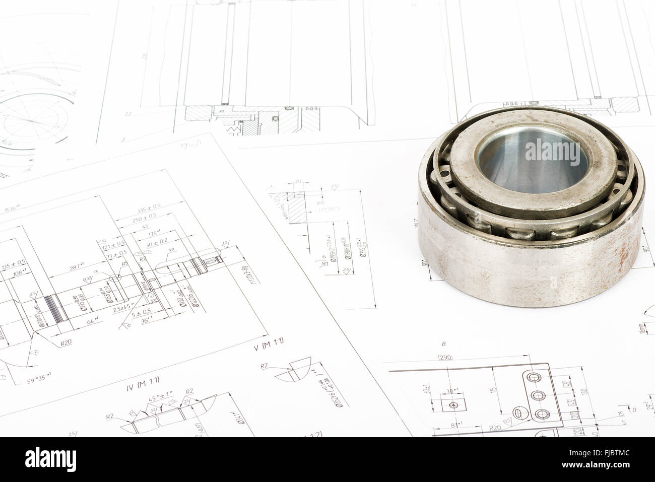 Rollenlager auf Blaupausen Stockfoto