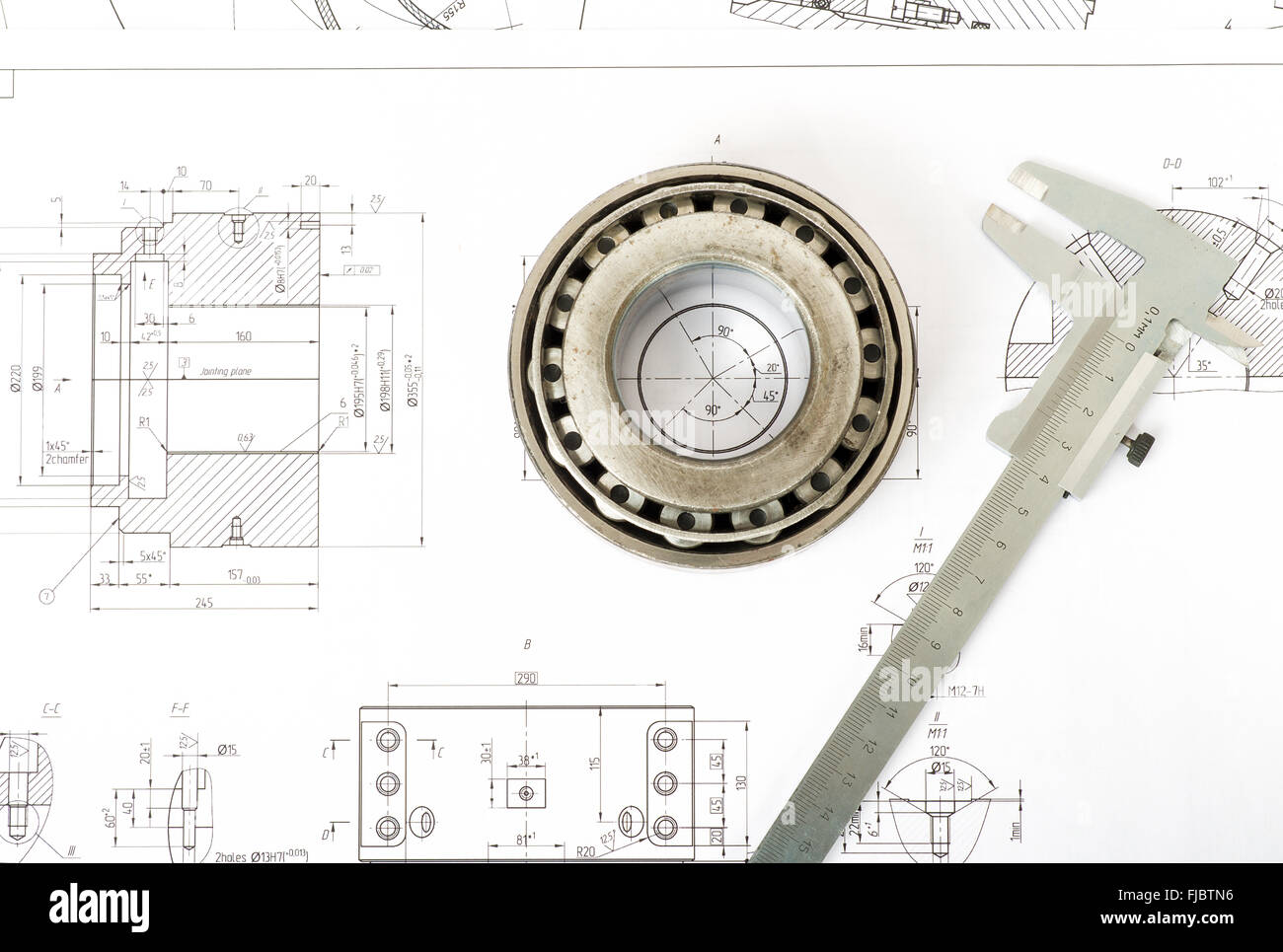 Rollenlager auf Blaupausen Stockfoto