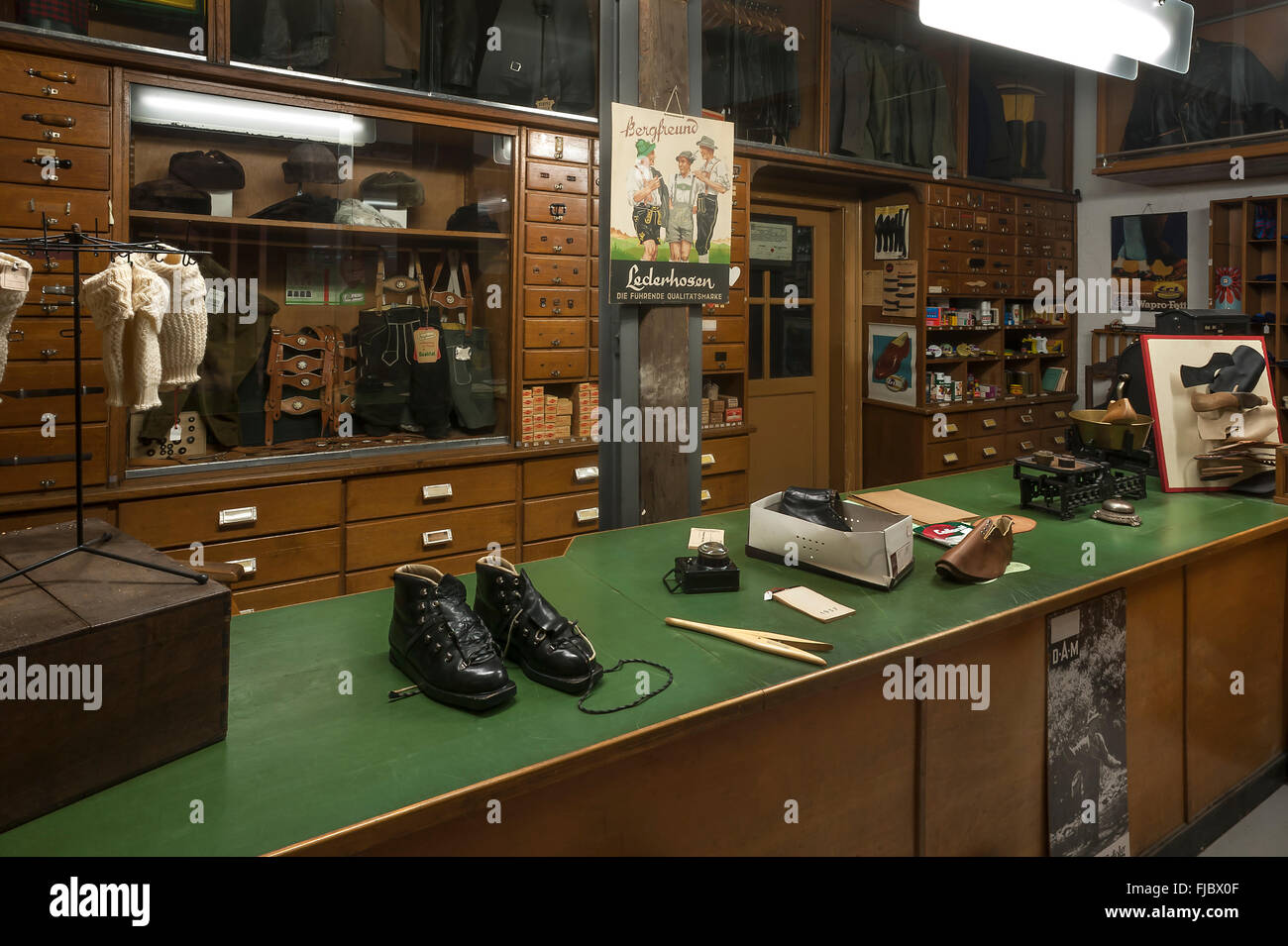 Shop für Lederwaren von 1957, Hirtenmuseum, Hersbruck, Middle Franconia, Bayern, Deutschland Stockfoto