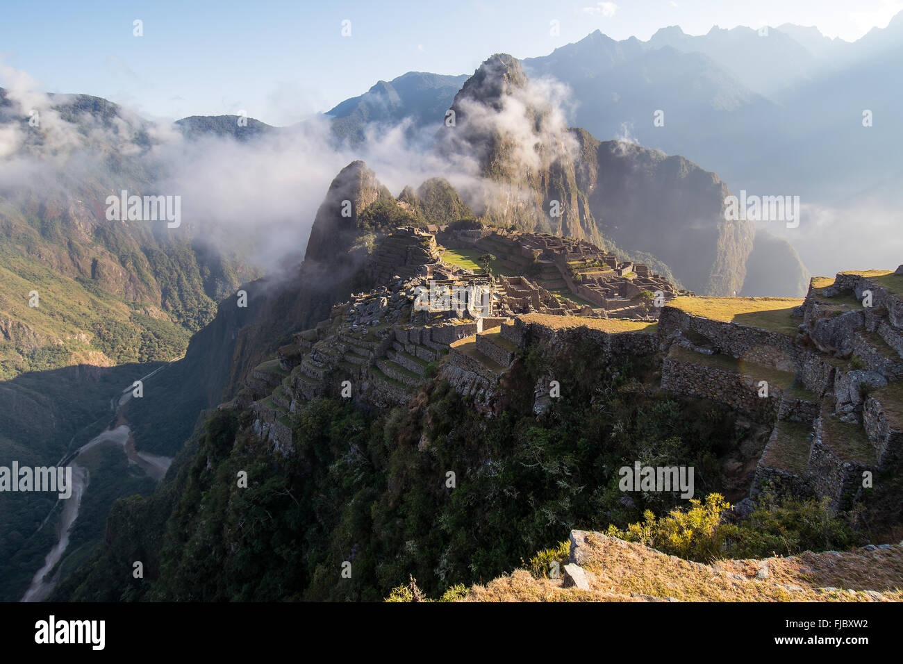 Machu Picchu im Morgenlicht mit Touristen, Huayna Picchu hinter, cusco Region, Peru Stockfoto