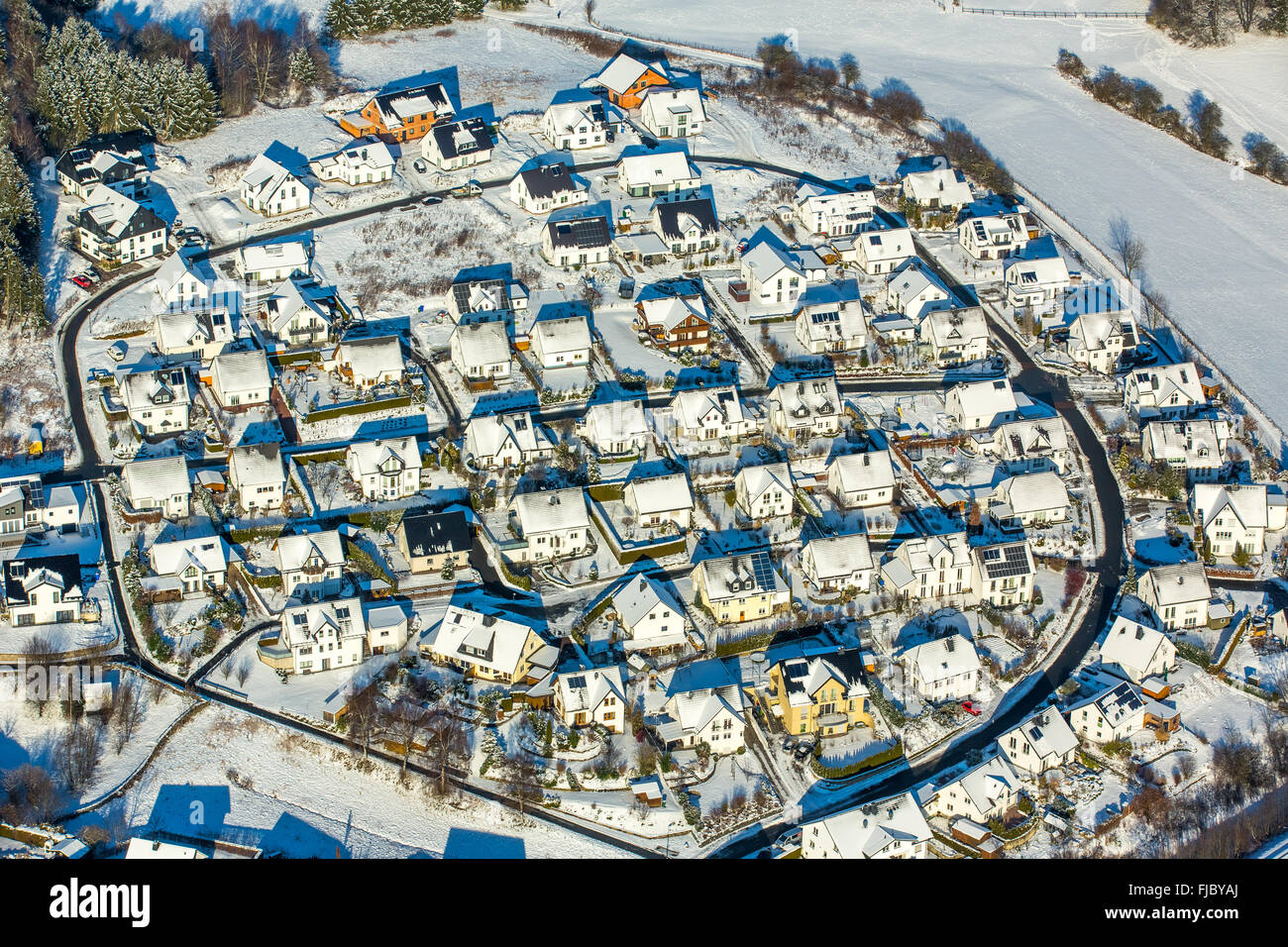 Neubausiedlung, Häuser, runden Grundriss, im Winter mit Schnee, Olsberg, Sauerland, Nordrhein-Westfalen, Deutschland Stockfoto