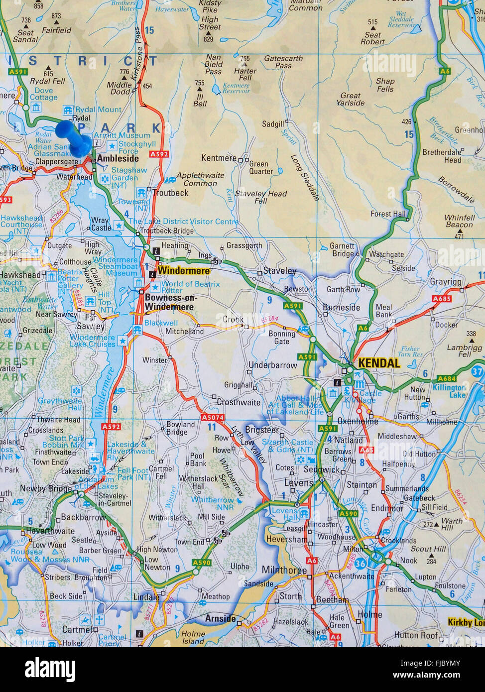 Fahrplan des Lake District Lake Windermere zeigt und mit einer Karte Pin geben Sie die Stellung von Ambleside. Stockfoto