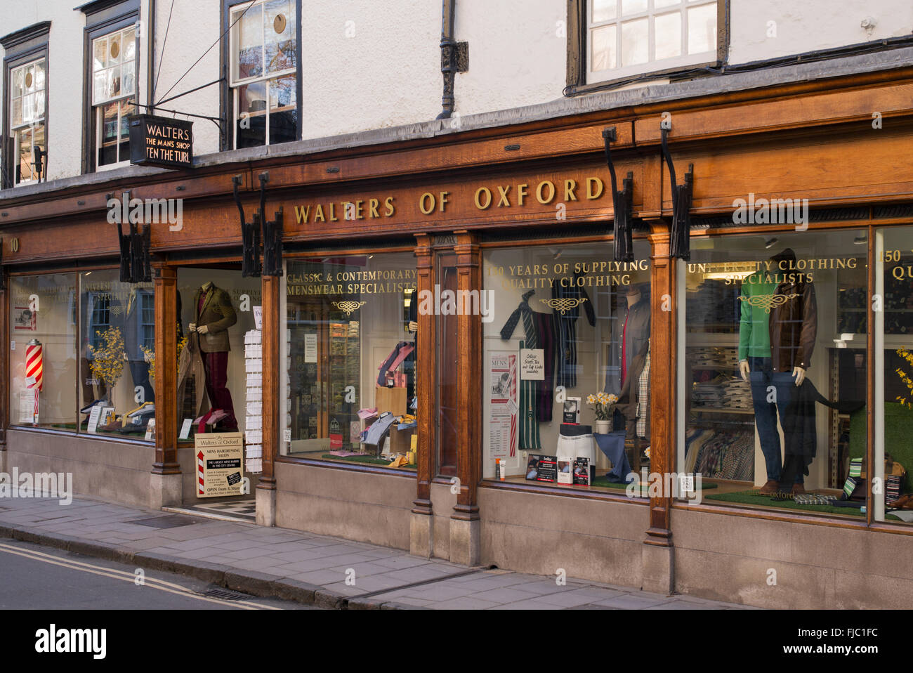 Walters von Oxford. Herrenmode Kleidung Shop. Turl Street, Oxford, England Stockfoto