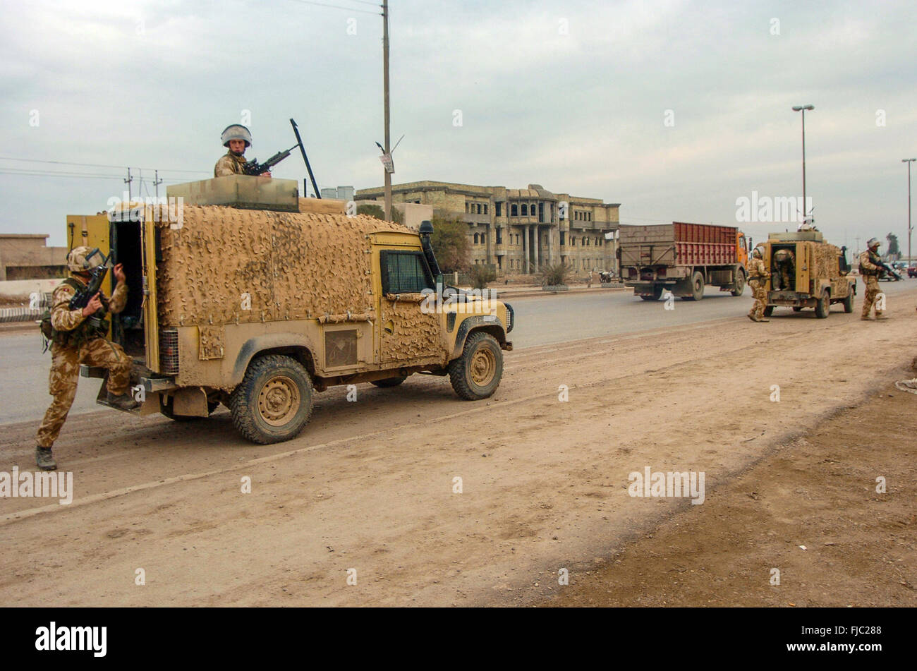 Die Waliser Wachen Battel Gruppe dort unterwegs Pflicht im Irak 2004. Sie wurden nur aus Seite al Arhmar im Südirak gebucht. und sie enthalten Bom Entsorgung Waffe Funde und Sicherheit patrols.they waren es 2004/2005 Op telic 5. Stockfoto