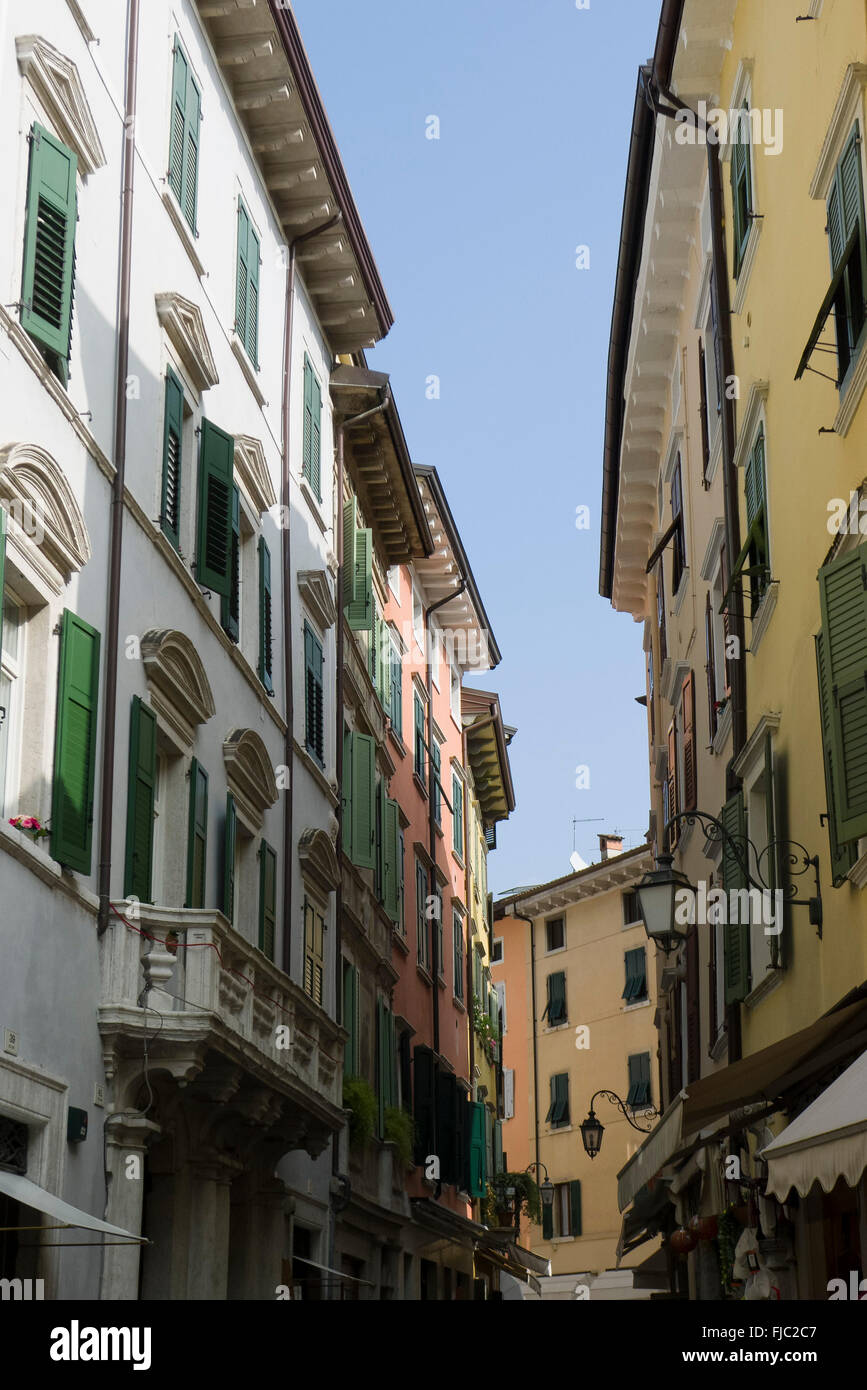 Altstadt, Riva del Garda, Gardasee, Trentino, Italien | Altstadt, Riva del Garda, Gardasee, Trentino, Italien Stockfoto