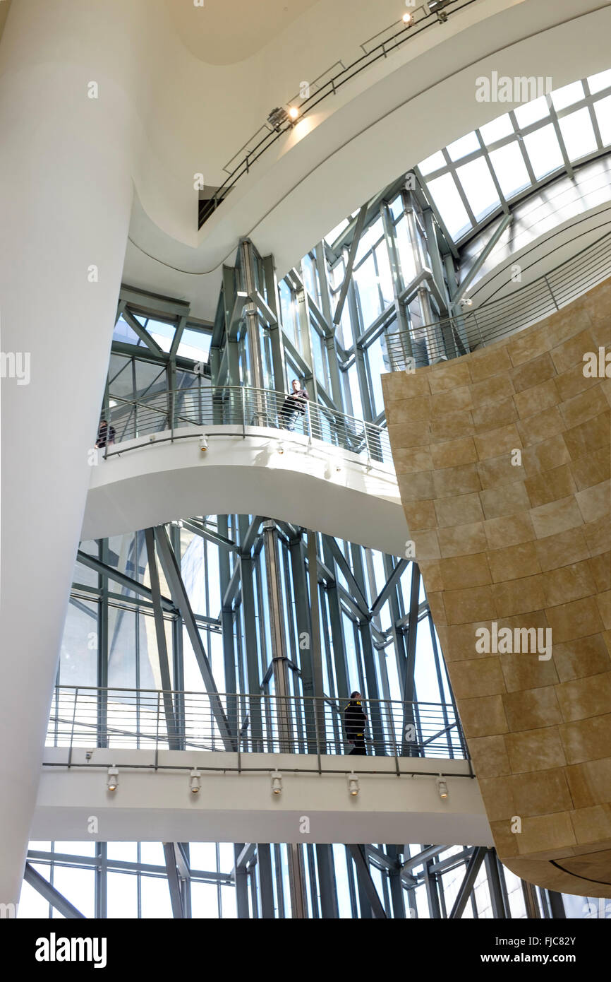 Innenraum des Guggenheim Museum Bilbao Spanien von Frank Gehry entworfen Stockfoto