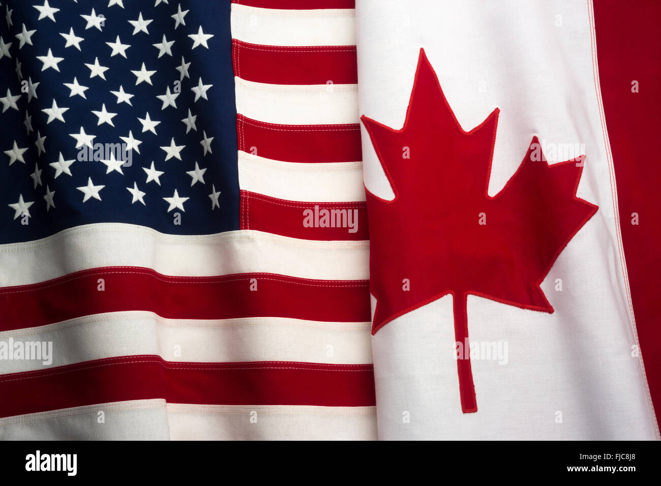 FLAGGEN DER VEREINIGTEN STAATEN VON AMERIKA UND KANADA DER GENÄHTE BAUMWOLLE BUNTING Stockfoto