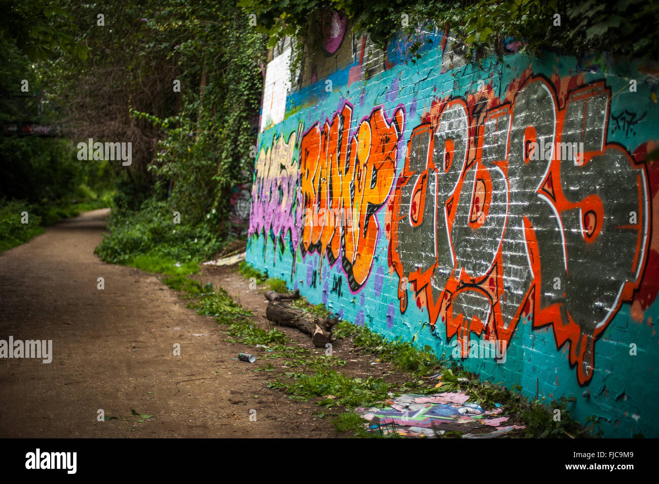Graffiti auf Parkland Wanderung, Nord-London, UK Stockfoto