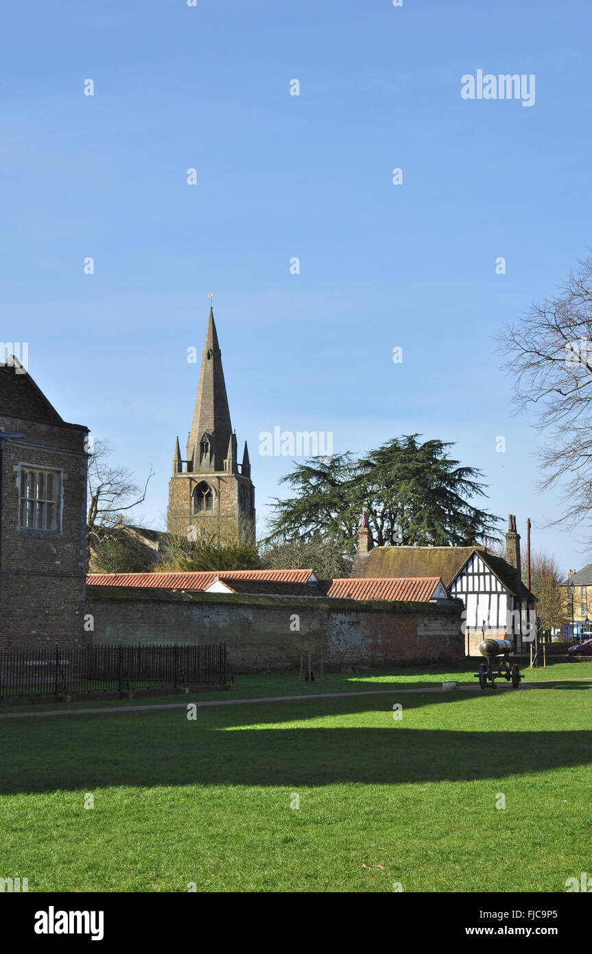 St. Marien Kirche und Palast grün, Ely, Cambridgeshire, England, Vereinigtes Königreich Stockfoto