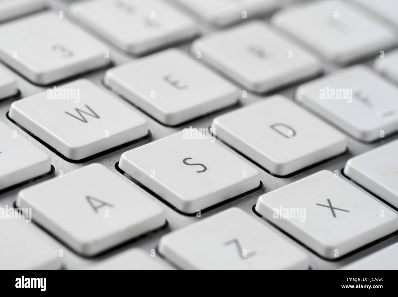 Computer-Tastatur mit weißen Tasten Stockfoto
