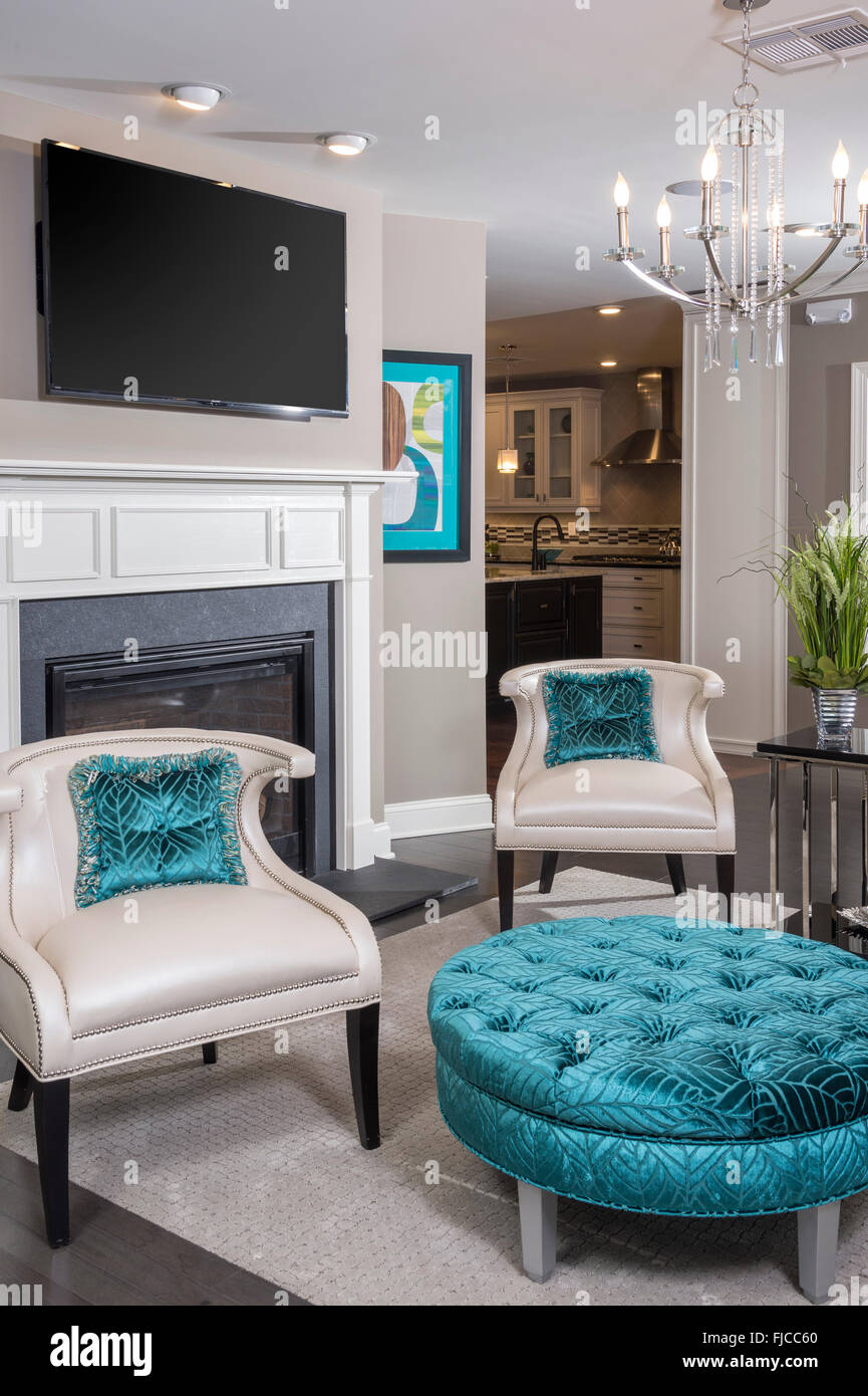 Wohnzimmer Innenraum mit grünen Akzenten Stockfoto