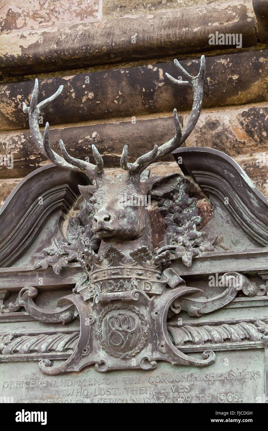 Edinburgh, Schottland - ca. März 2013: ein Detail eines Tieres auf der Außenseite des Edinburgh Castle an einem bewölkten Tag Stockfoto