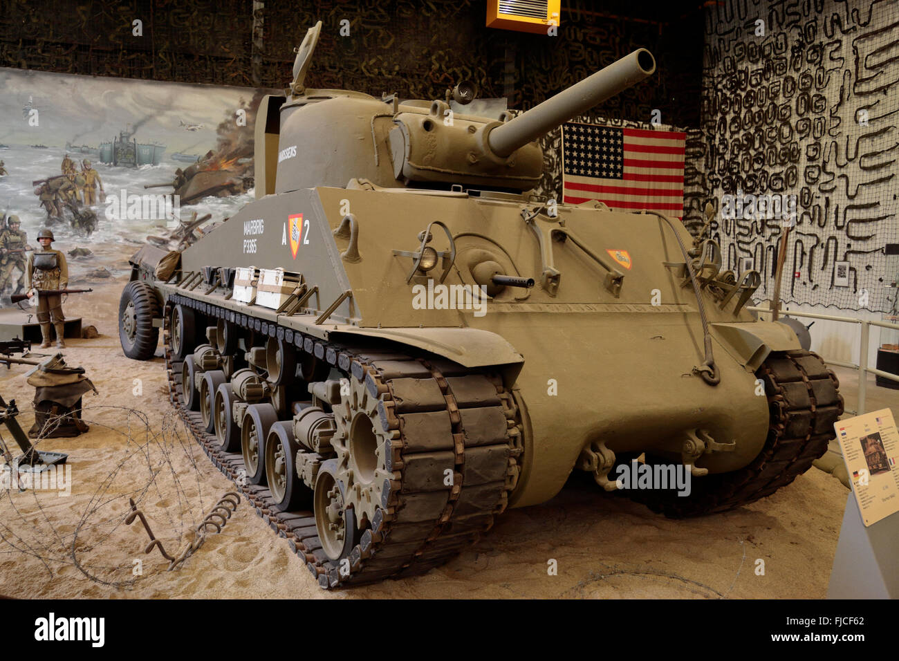 Ein amerikanischer Sherman M4A3 WWII Panzer auf dem Display in das Kriegsmuseum Overloon in Overloon, Niederlande. Stockfoto