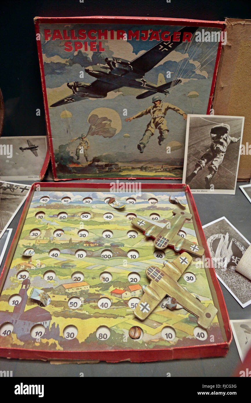 Die Fallschirmjäger Spiel Nazi Fallschirmjäger Brettspiel im Kriegsmuseum Overloon in Overloon, Niederlande. Stockfoto