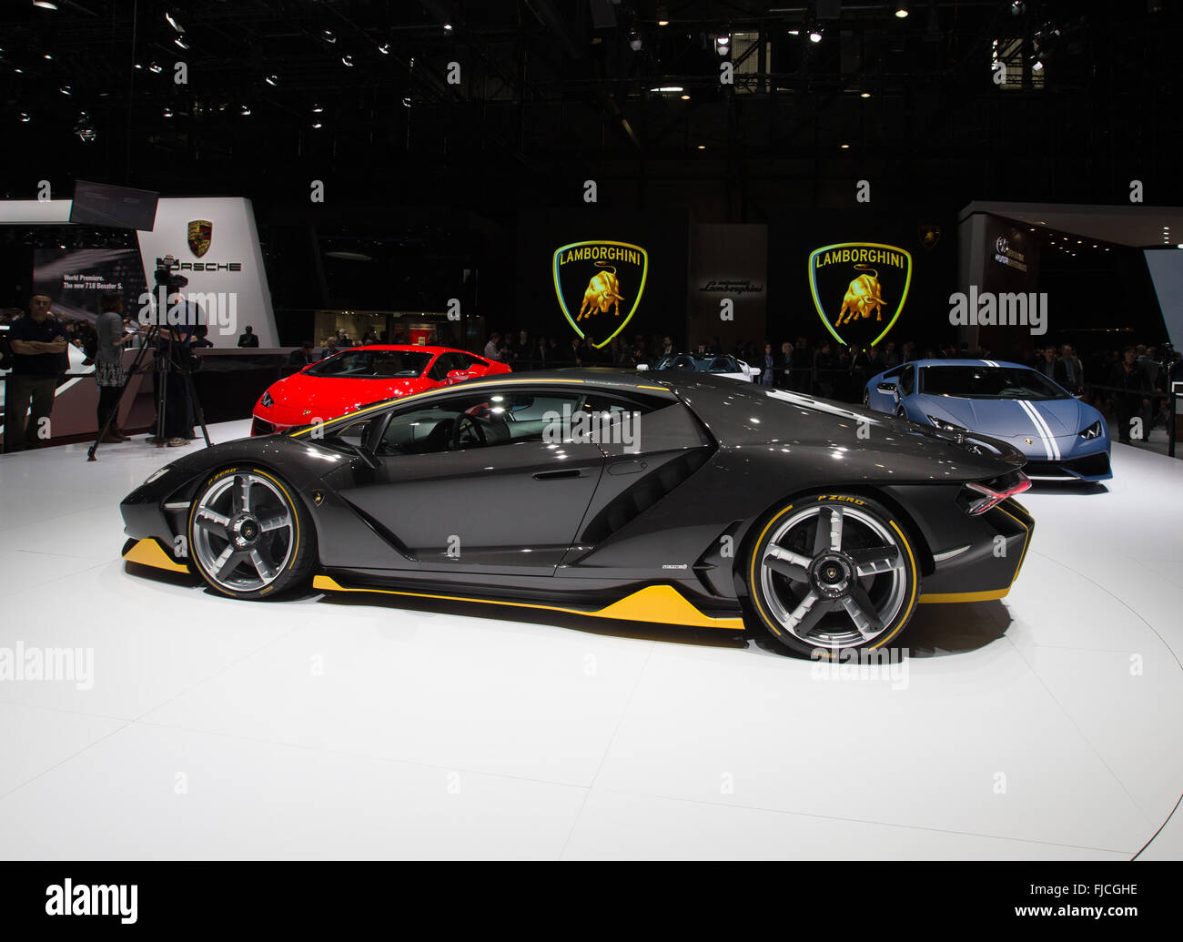 Genf, Schweiz. 1. März 2016. Der neue Lamborghini Centenario ist bei der ersten Pressetag der 86. International Motor Show in Genf, Schweiz, 1. März 2016 sehen. Dem diesjährigen Autosalon in Genf wird rund 200 Aussteller aus 30 verschiedenen Ländern veranstalten. Bildnachweis: Xu Jinquan/Xinhua/Alamy Live-Nachrichten Stockfoto