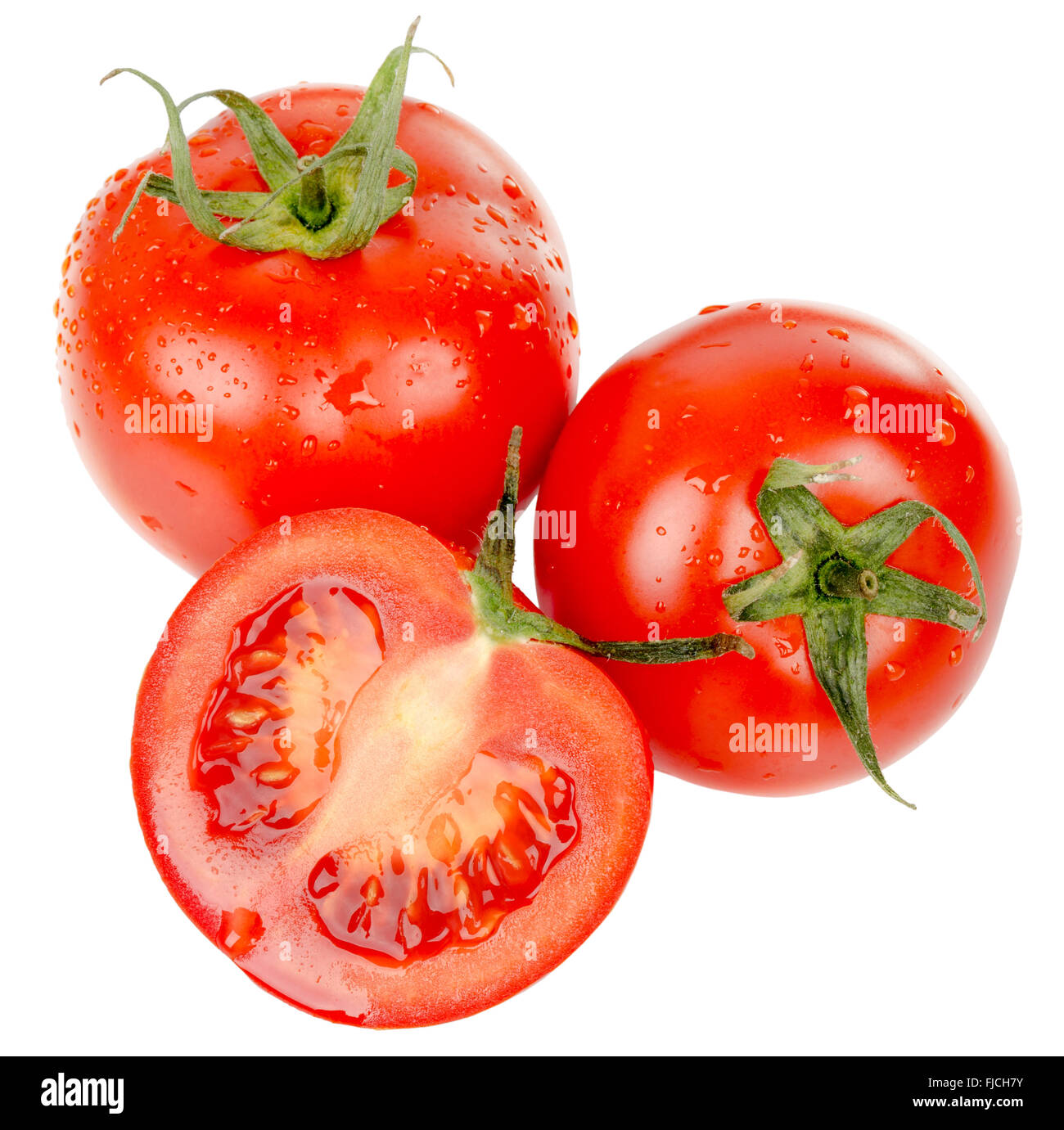 Tomaten mit Wassertropfen auf dem weißen Hintergrund isoliert. Stockfoto