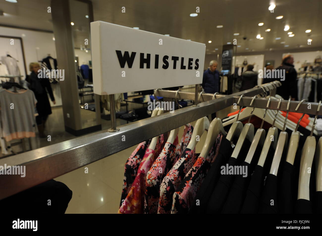 Pfeift die Modemarke im Outlet in Cardiff Wales UK angezeigt. Stockfoto