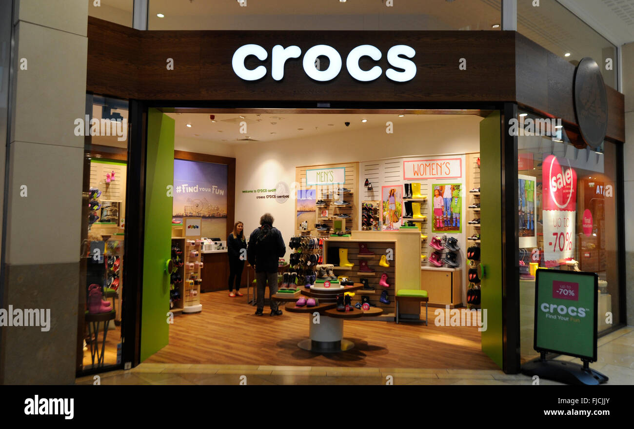 Crocs in Cardiff St Davids Einkaufszentrum Stockfoto