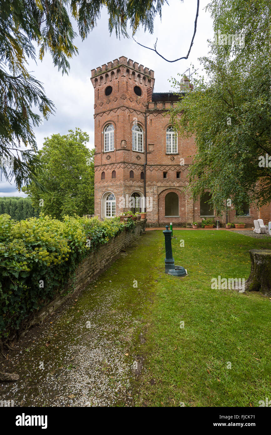 Die mittelalterliche Burg befindet sich im Zentrum von Oviglio, in der Nähe von Alessandria, Piemont, Italien Stockfoto