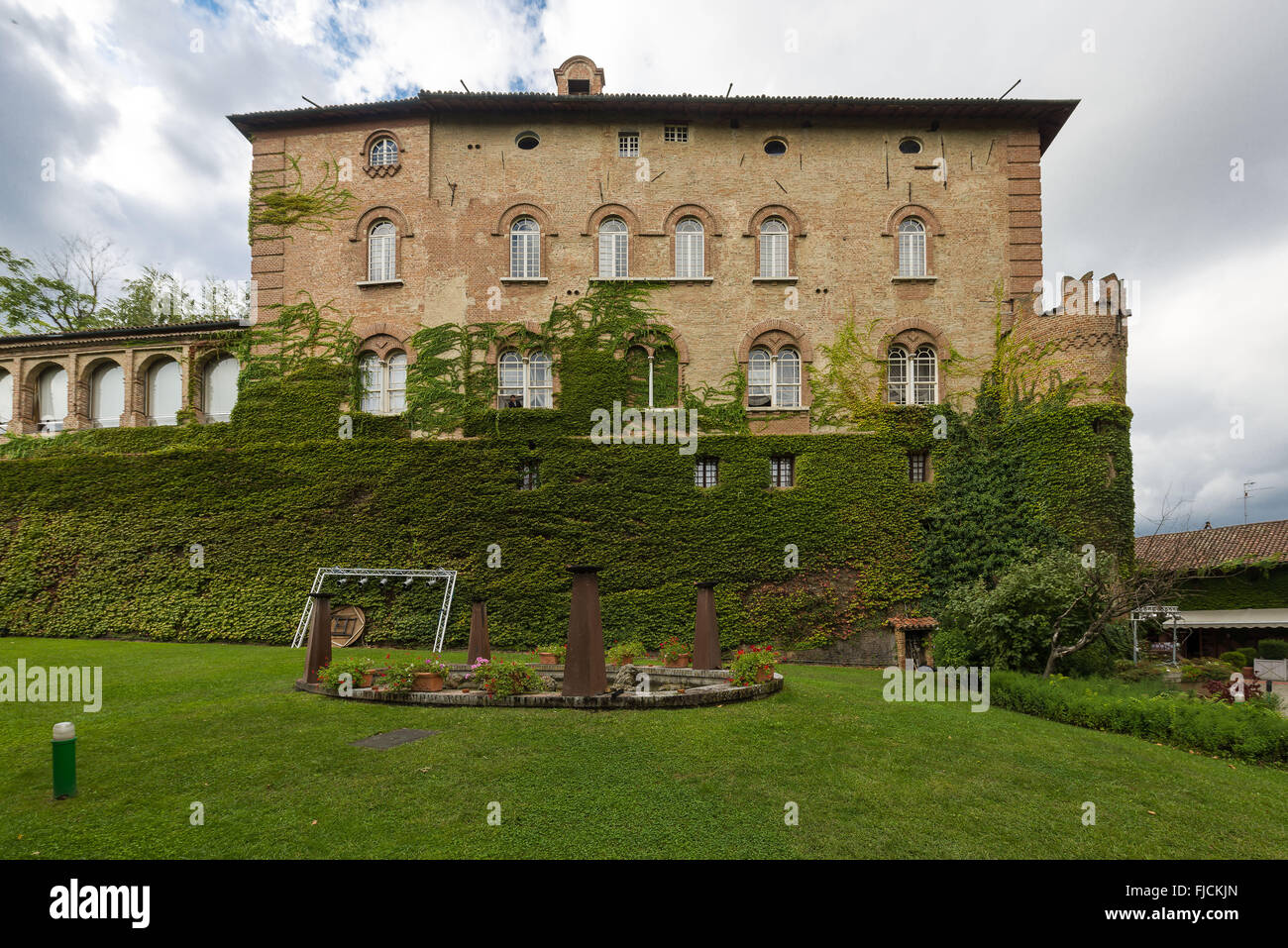 Die mittelalterliche Burg befindet sich im Zentrum von Oviglio, in der Nähe von Alessandria, Piemont, Italien Stockfoto