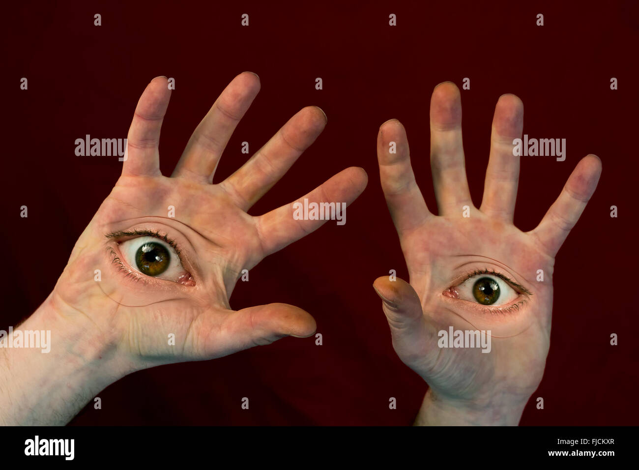 Mythologische japanische Märchen Monster mit den Augen befindet sich auf Handflächen Stockfoto