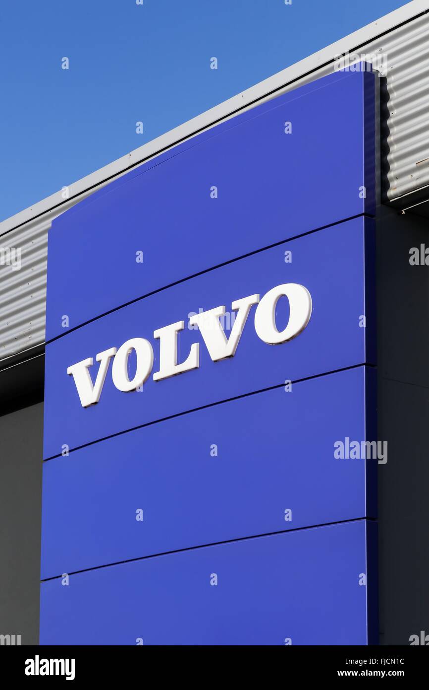 Volvo-Logo an der Wand Stockfoto