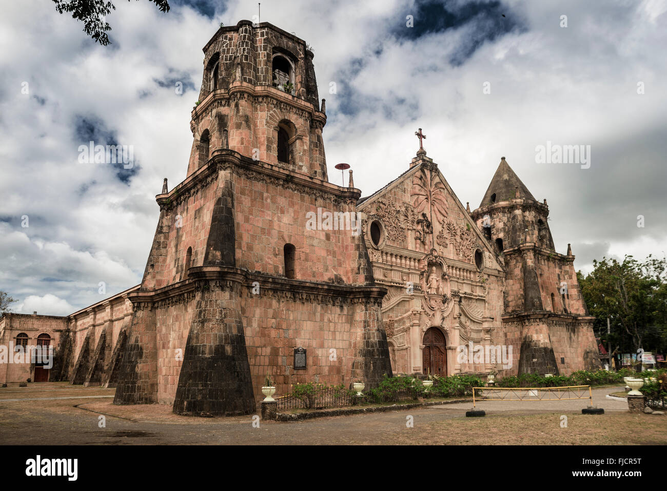 Iloilo, Philippinen - 16. Februar 2016. Miagao Kirche in Iloilo Philippinen in der Tageszeit. Stockfoto