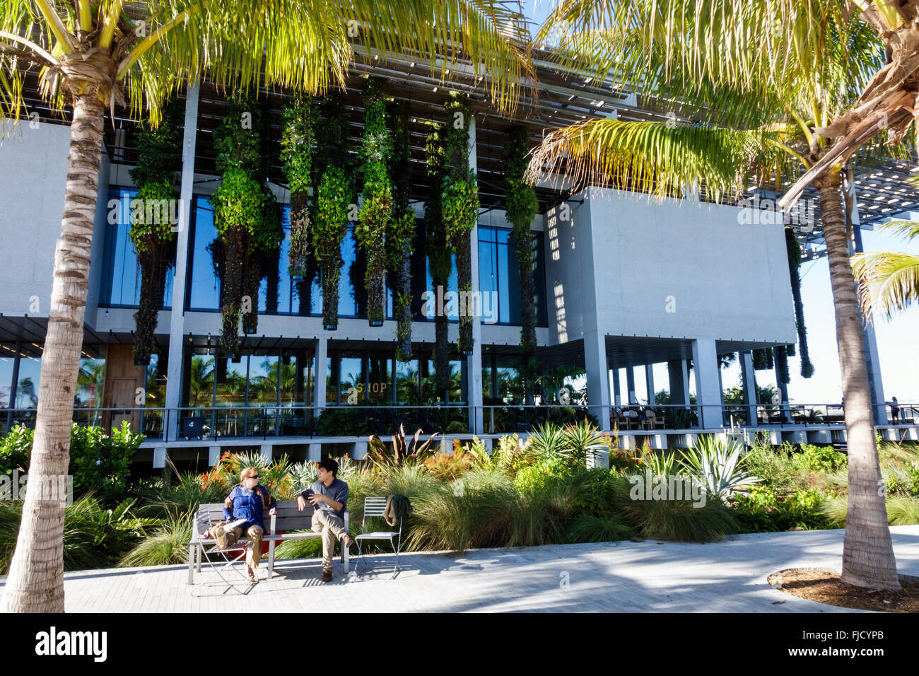 Miami Florida, Perez Art Museum Miami, PAMM, Galerie, zeitgenössisch, außen, hängender Garten, FL160226047 Stockfoto