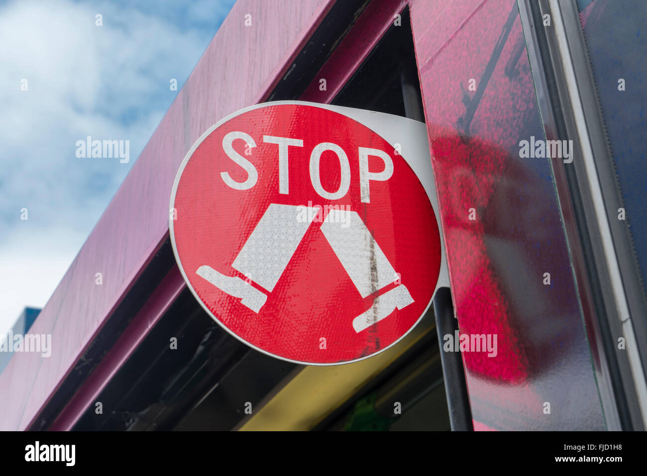 Stop-Schild in der Straßenbahn Stockfoto