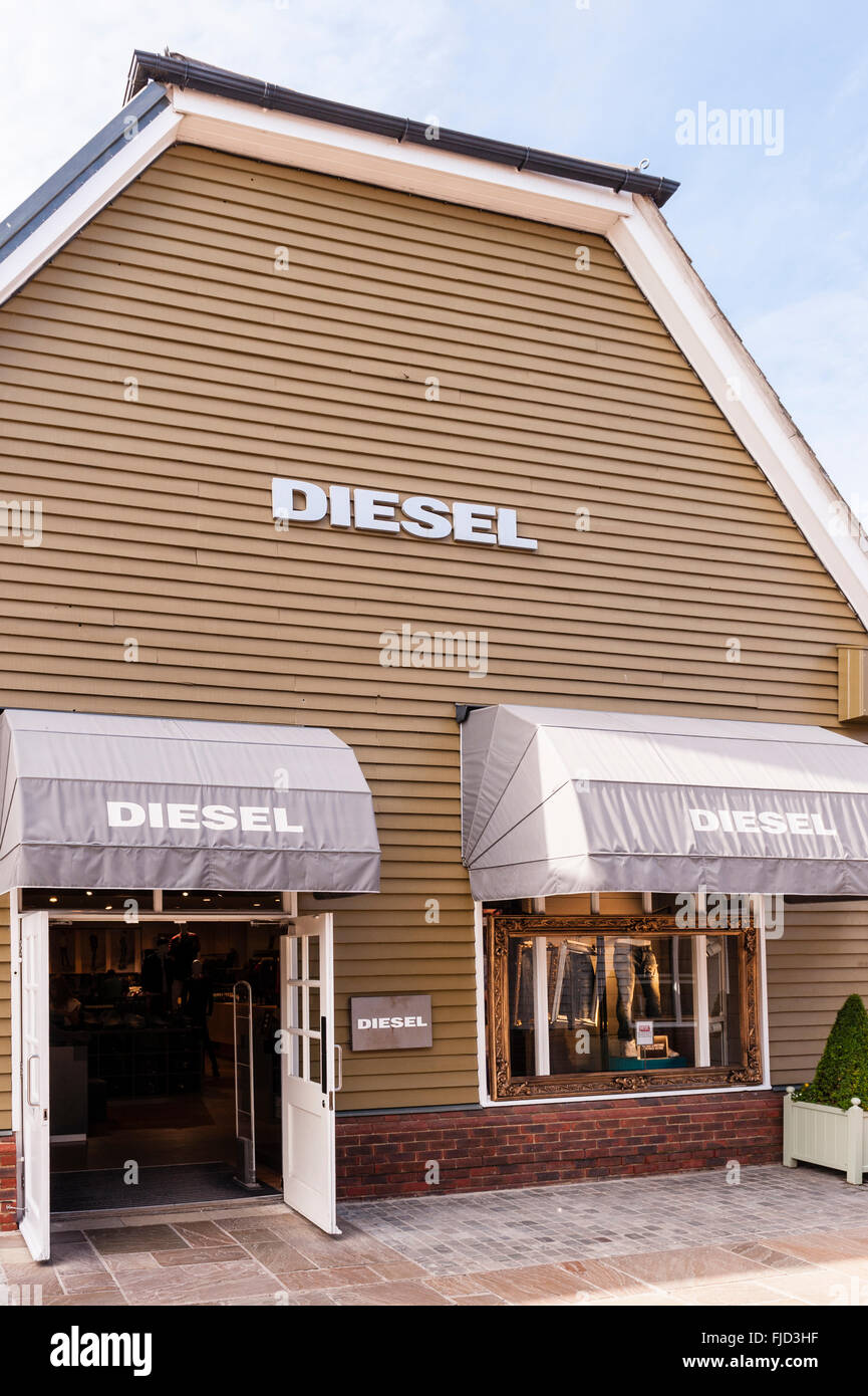 Diesel shop -Fotos und -Bildmaterial in hoher Auflösung – Alamy