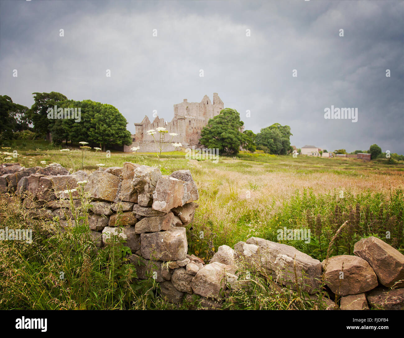 Bild einer bröckelnden Mauer von Craigmillar Castle. Edinburgh, Schottland. Stockfoto