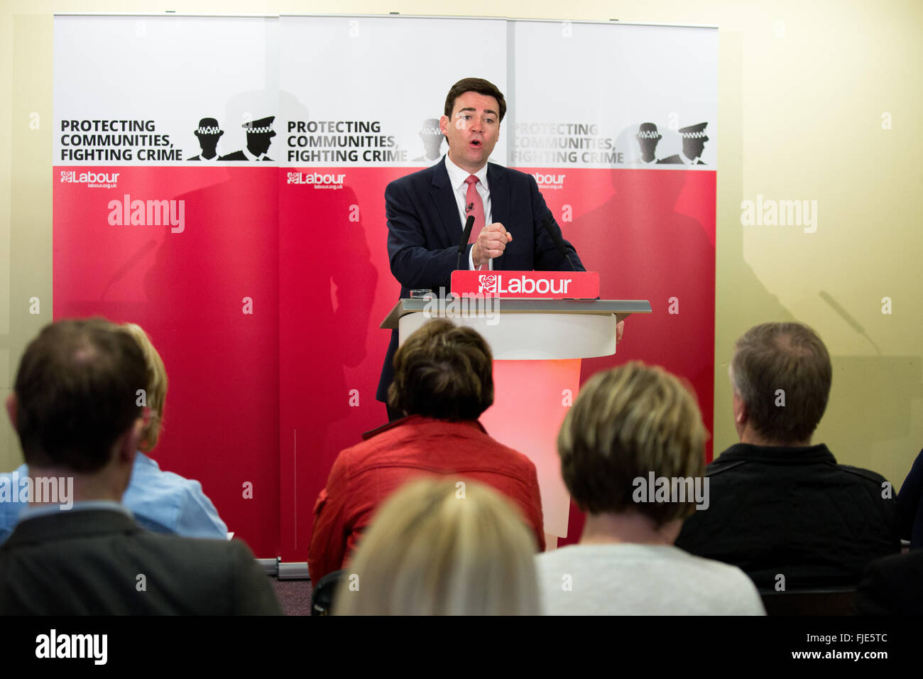 Andy Burnham Labour Kampagne für Polizei und Kriminalität Kommissar Wahlen in Birmingham. Stockfoto